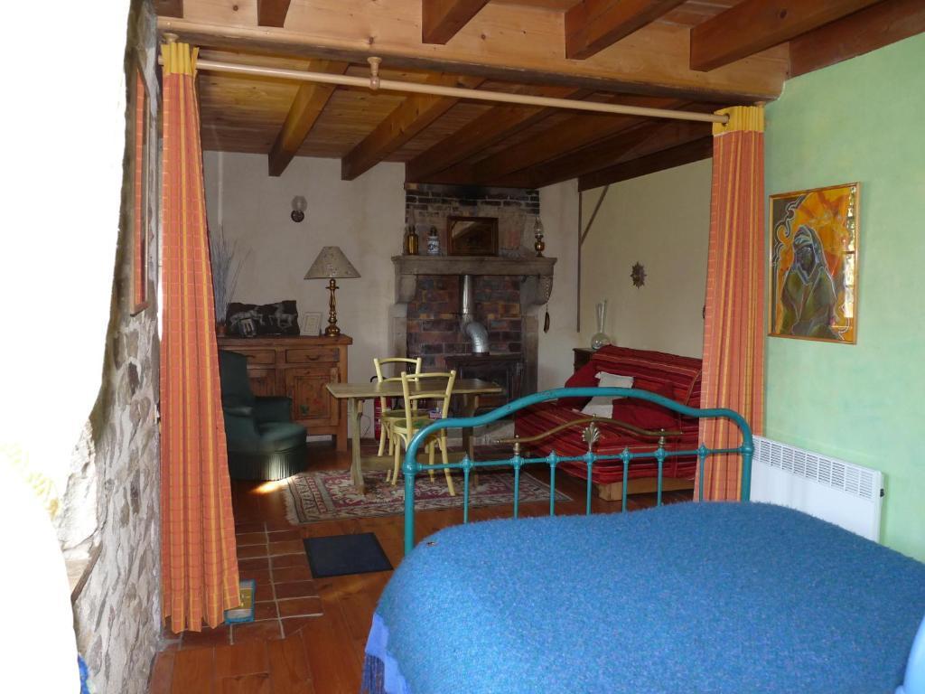 Le Trot'In Chair Panzió Martigny-le-Comte Szoba fotó